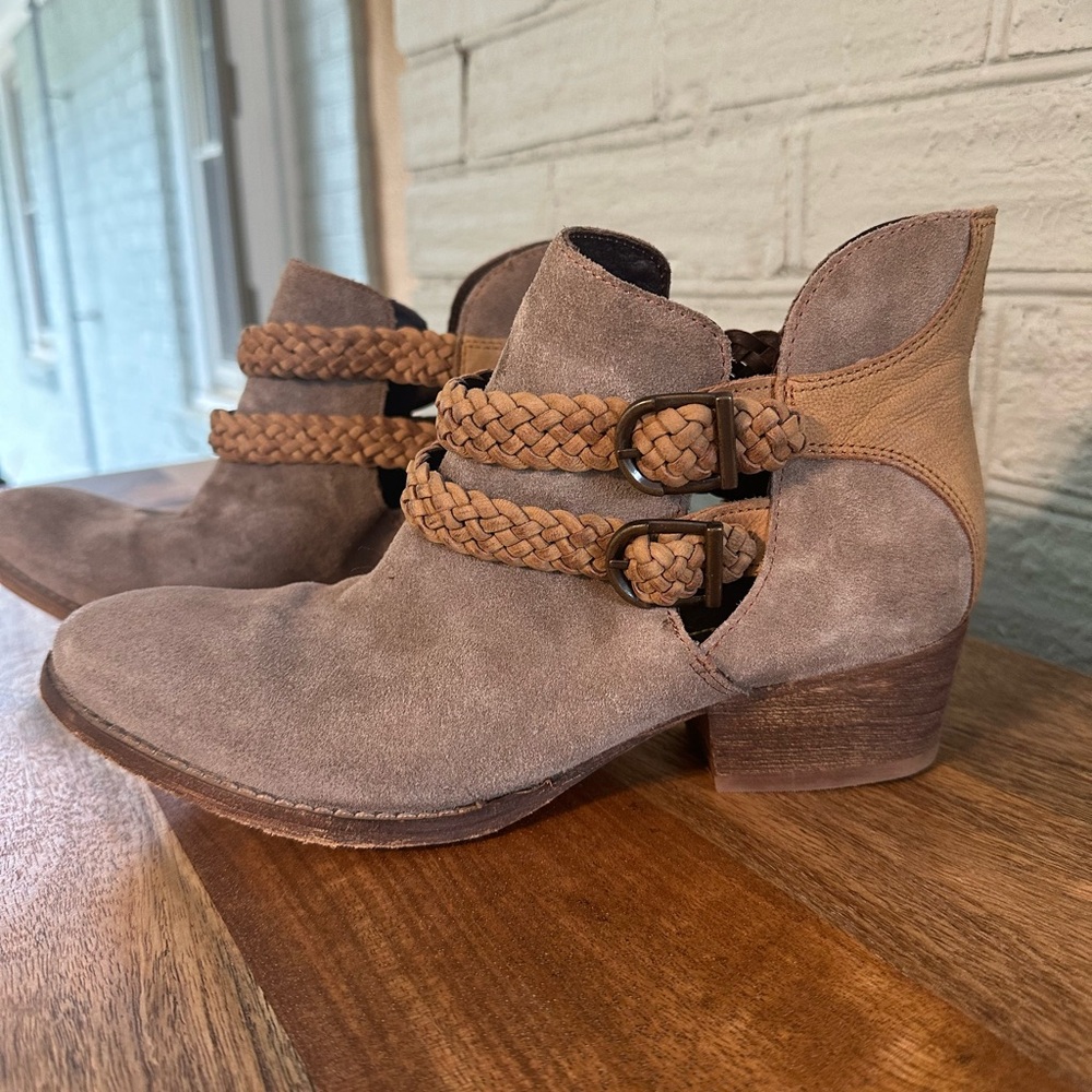🤠 Rebels Suede Braided Leather Ankle Boots